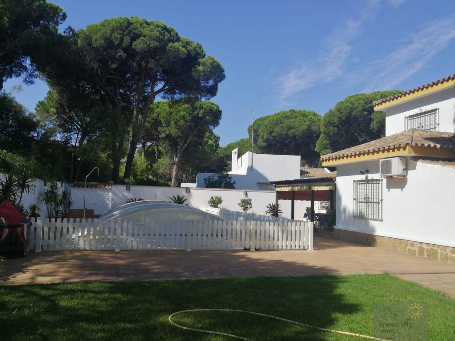 For sale of chalet in Conil