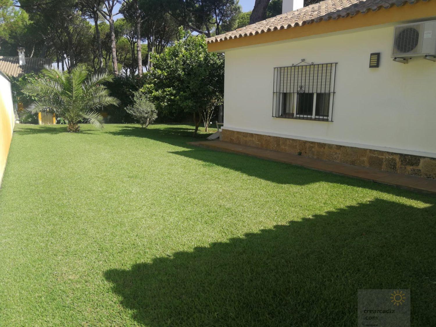 For sale of chalet in Conil