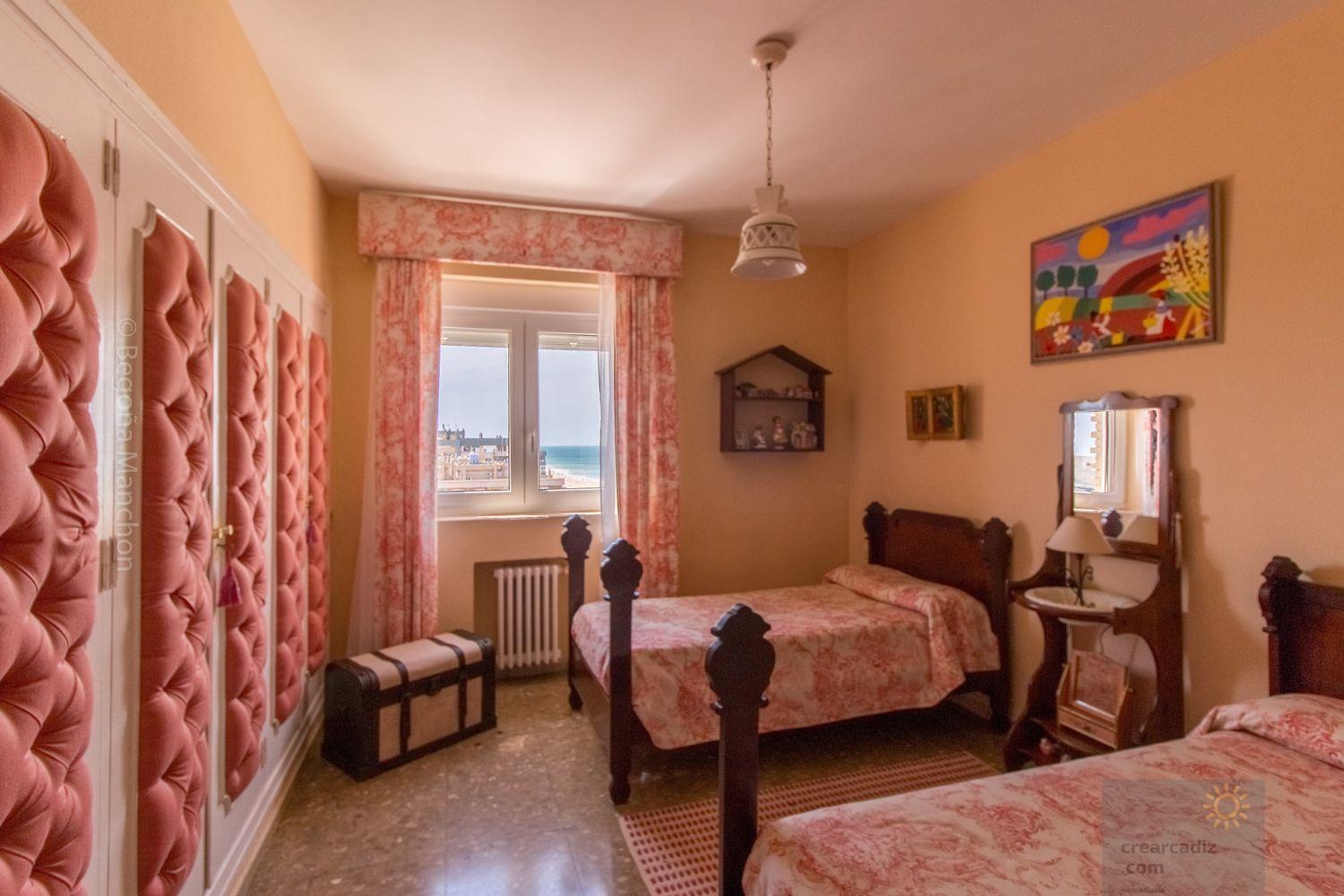 For sale of flat in Cádiz