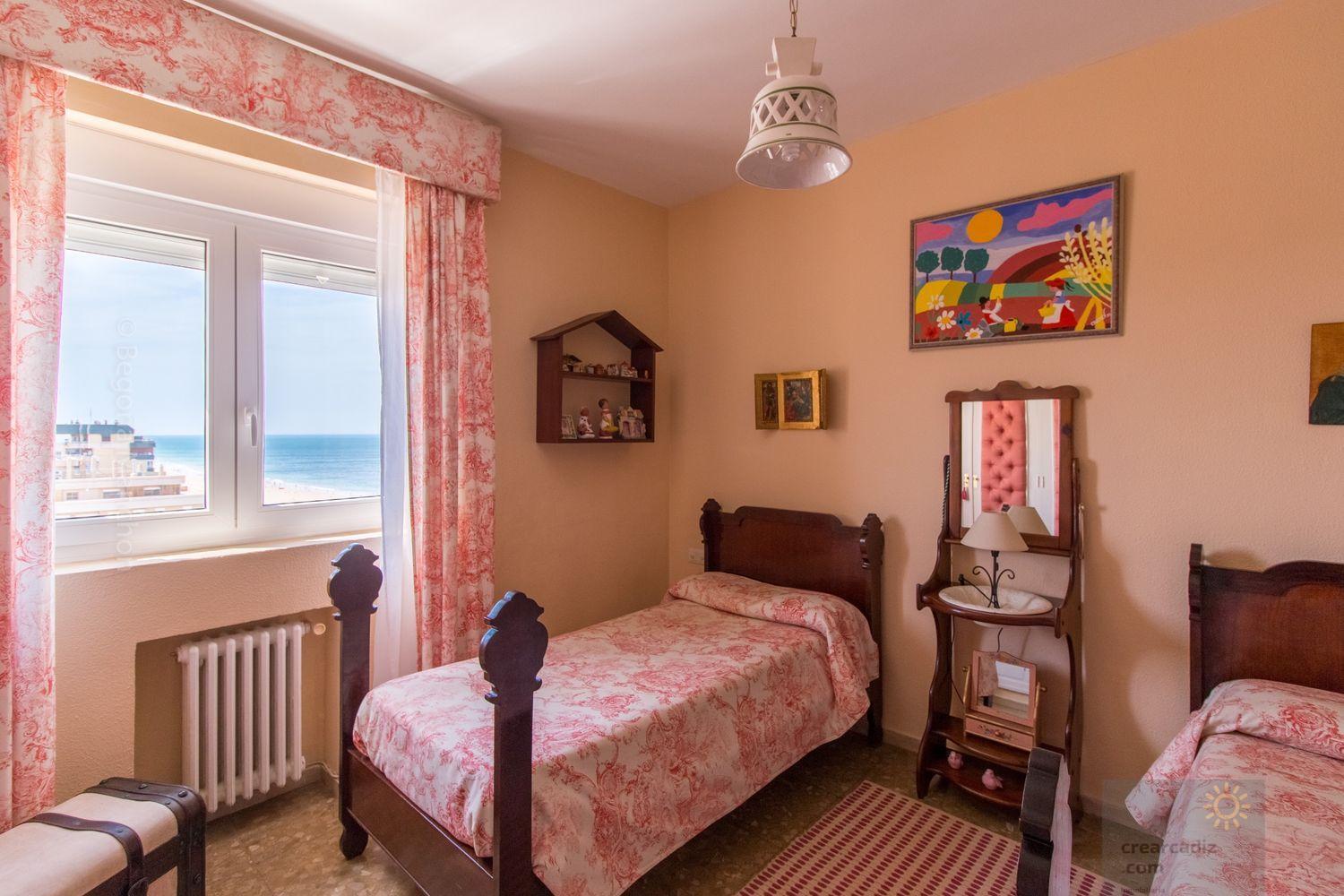 For sale of flat in Cádiz