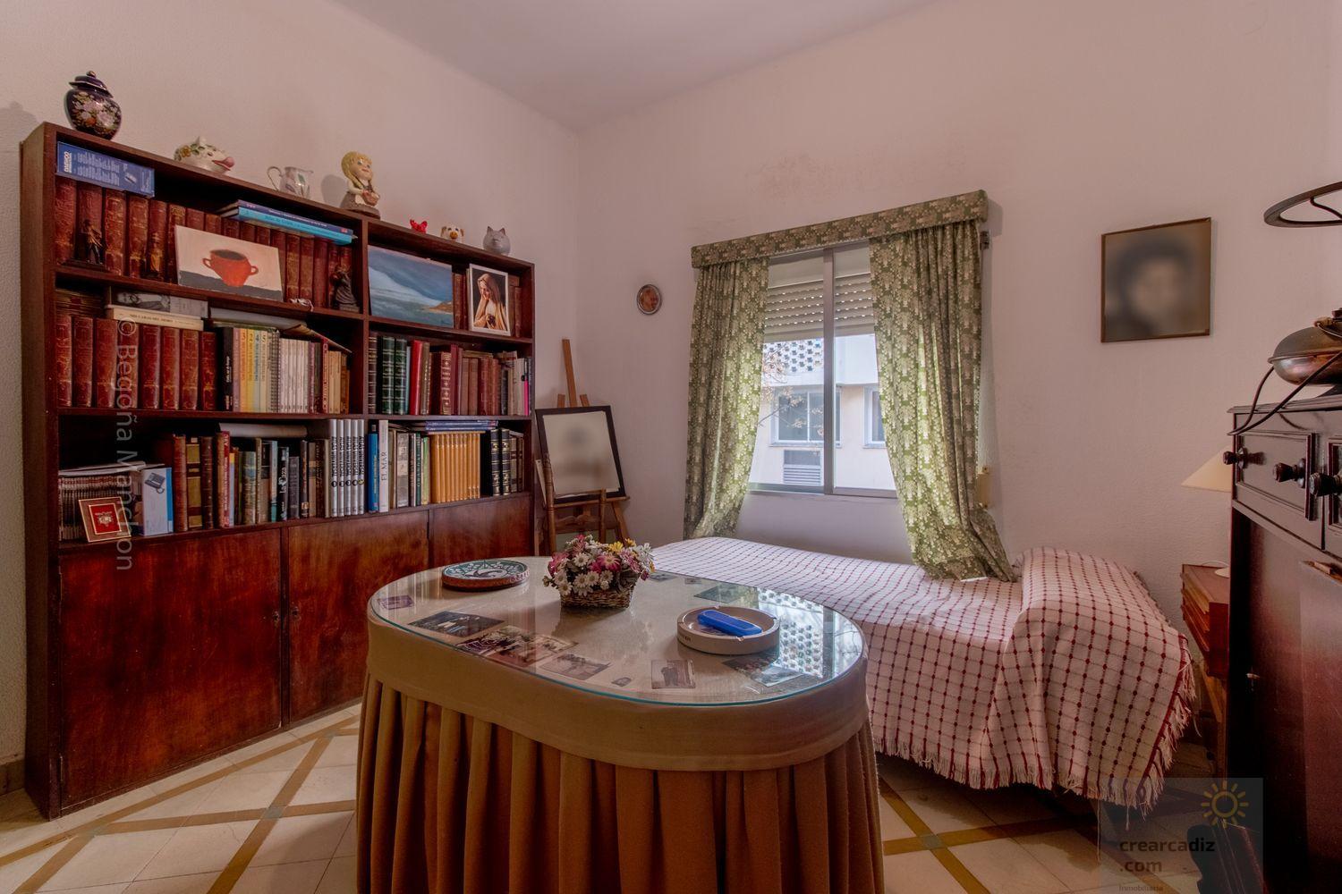 For sale of flat in Cádiz