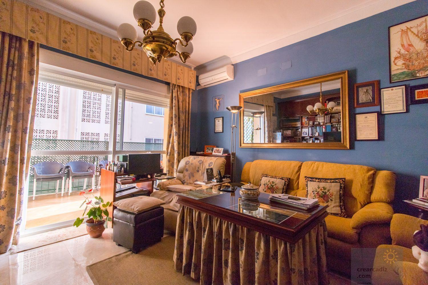 For sale of flat in Cádiz