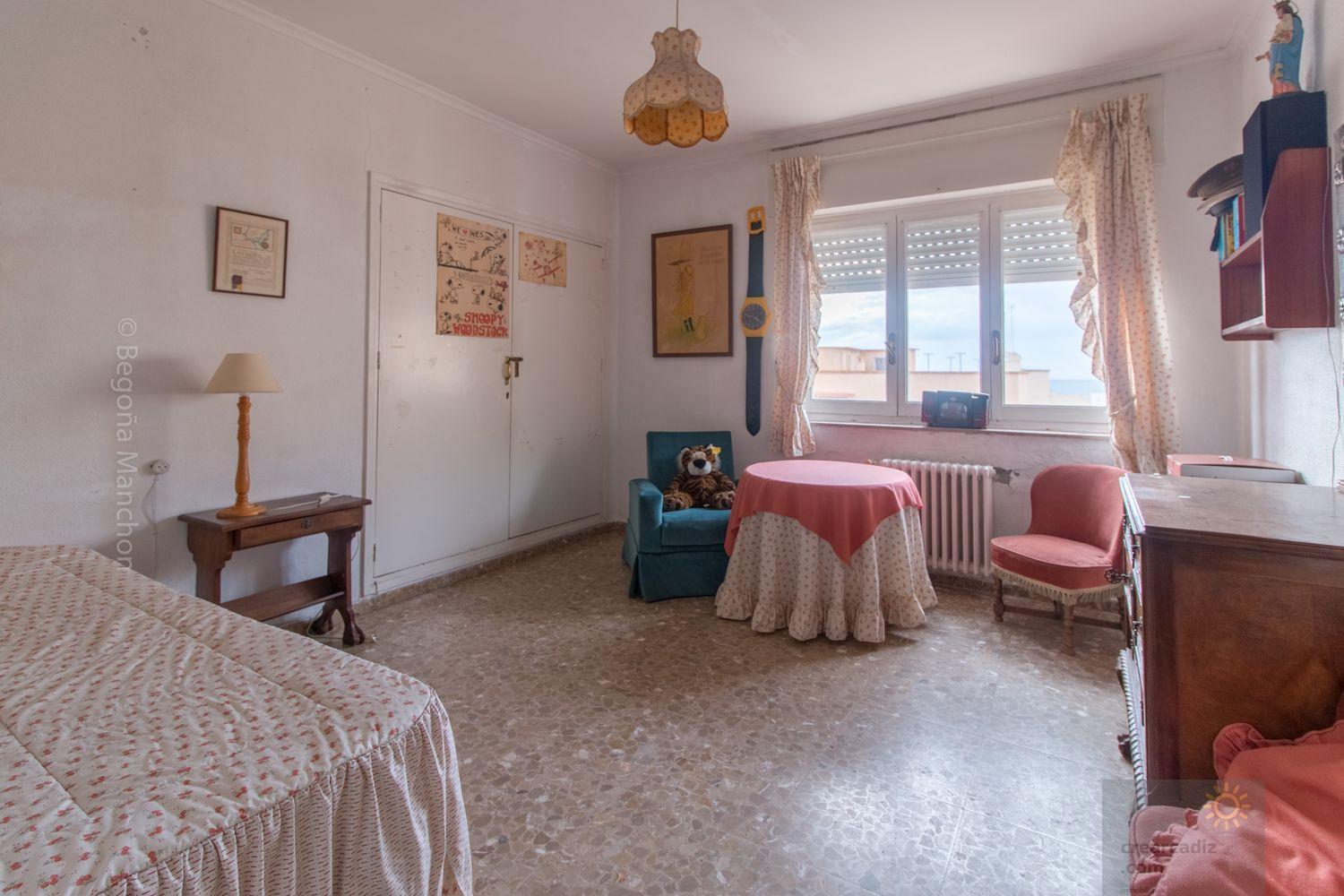 For sale of flat in Cádiz