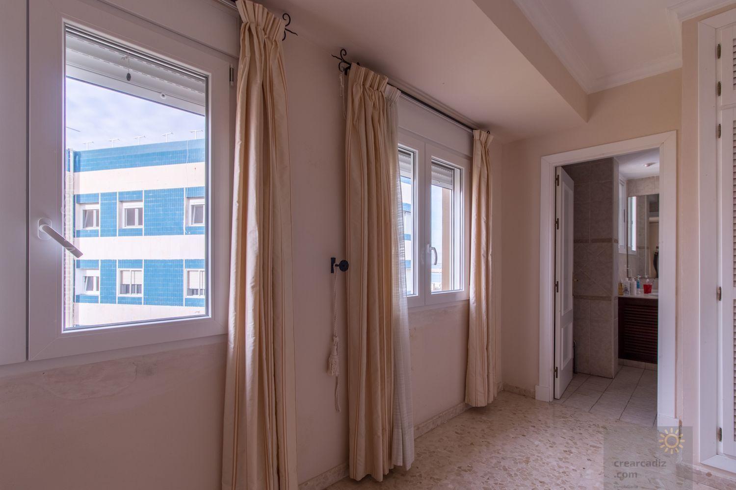 For sale of flat in Cádiz