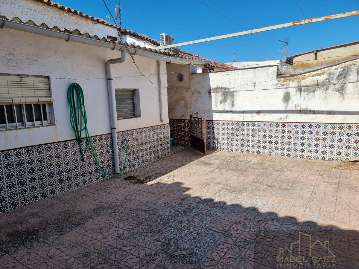 For sale of house in Granja de Torrehermosa