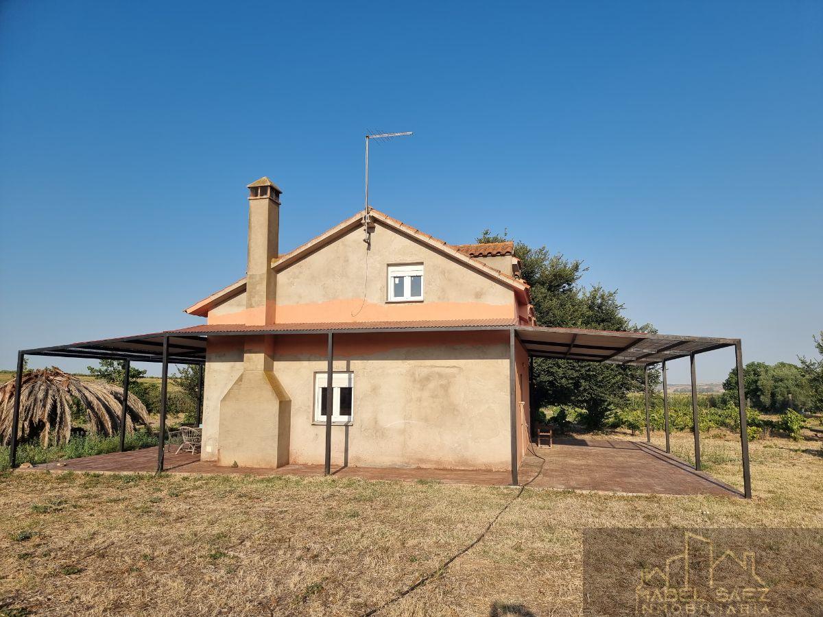 For sale of rural property in Guareña