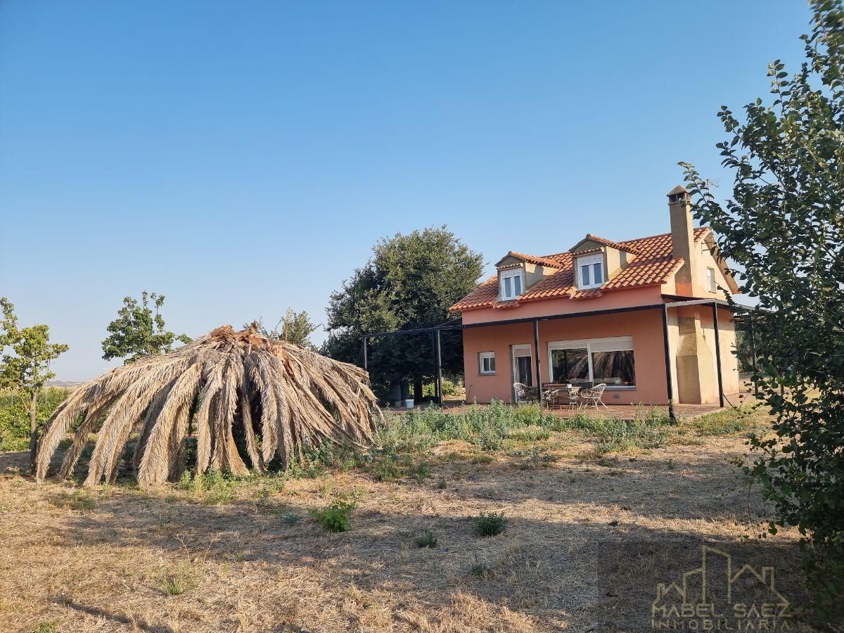 For sale of rural property in Guareña