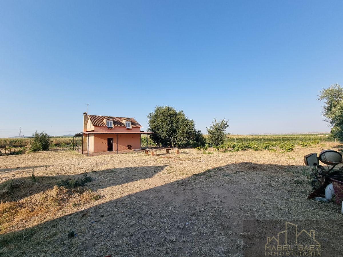 For sale of rural property in Guareña