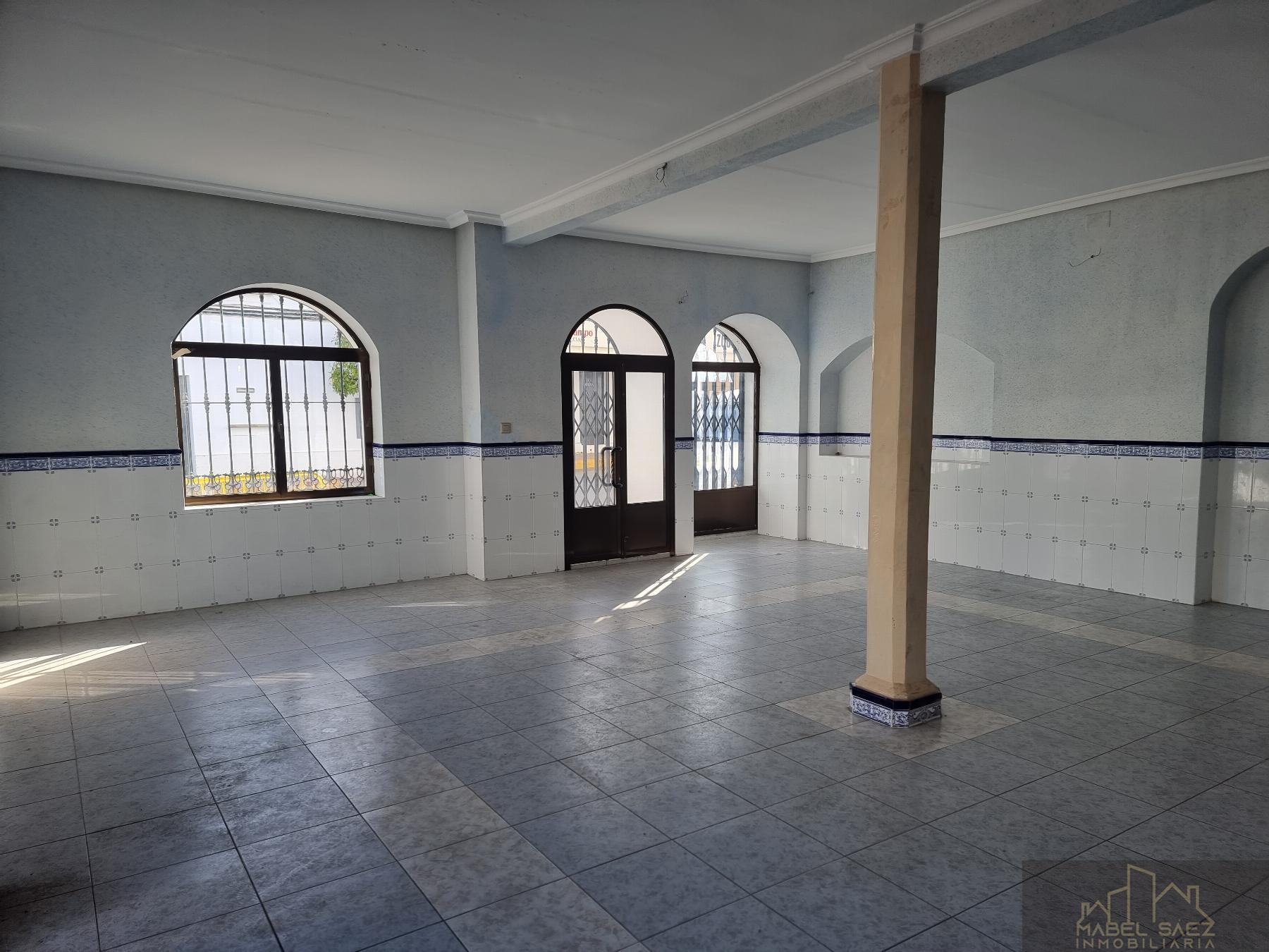 For sale of commercial in Malcocinado