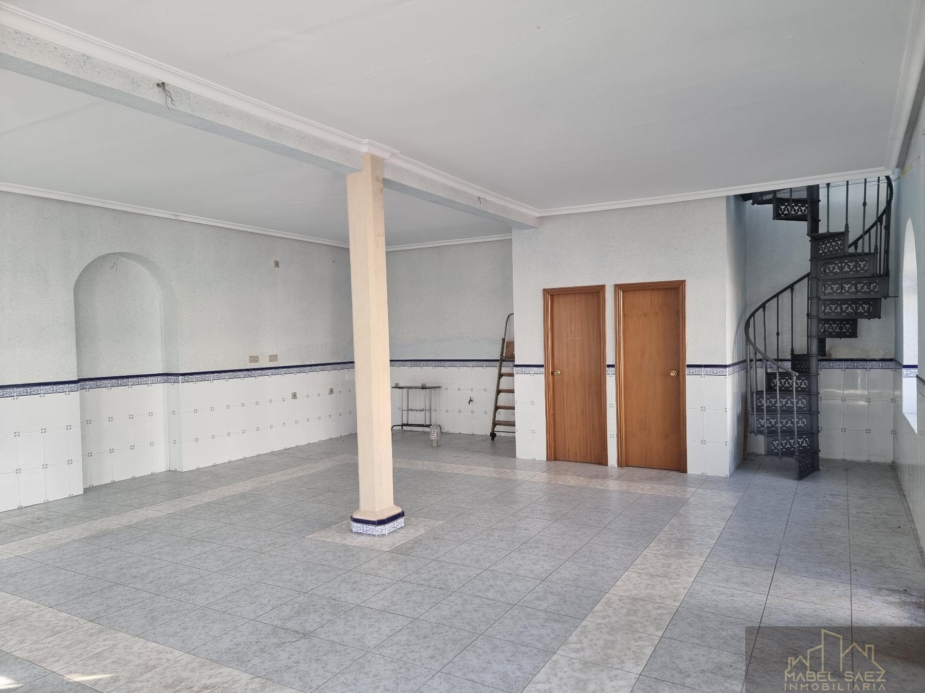 For sale of commercial in Malcocinado