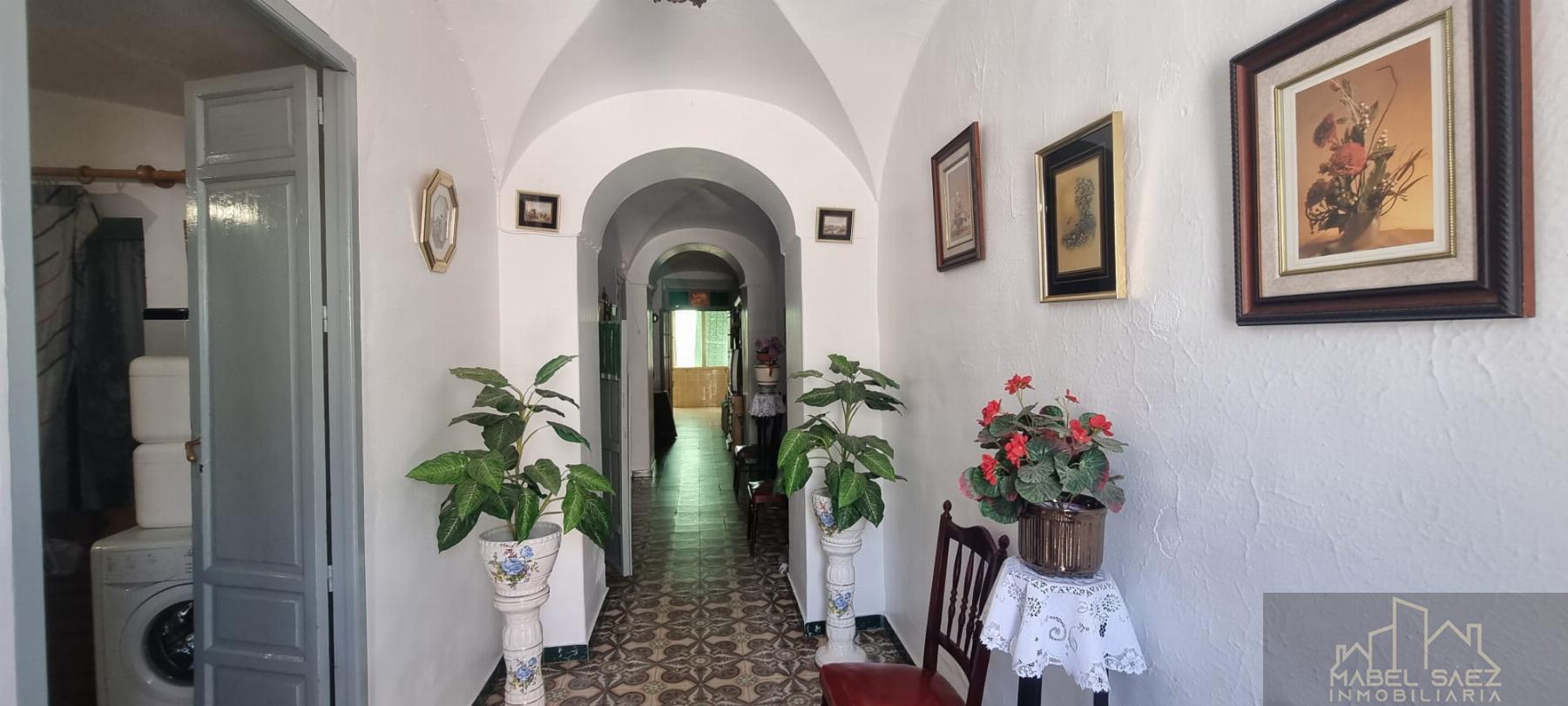 For sale of house in Mirandilla