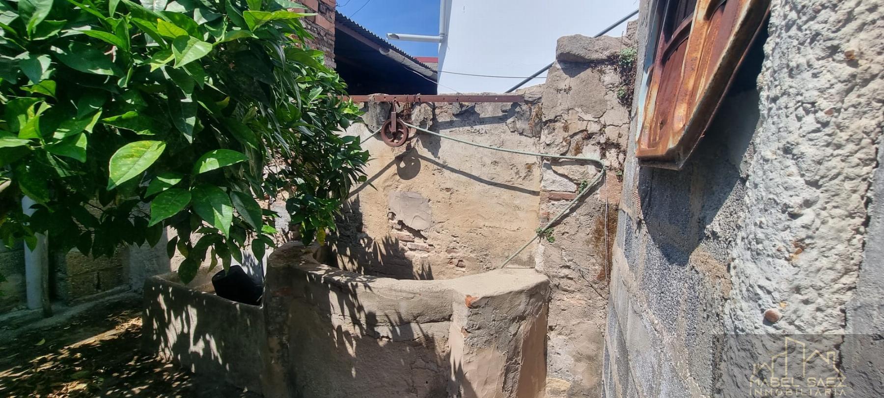 For sale of house in Mirandilla