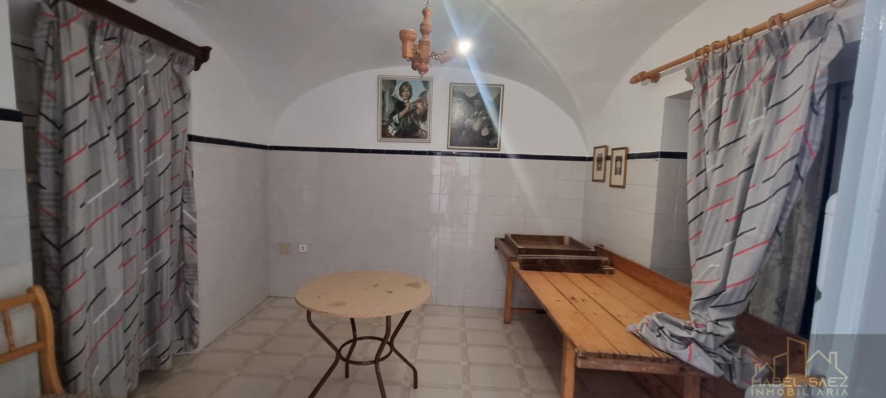 For sale of house in Mirandilla