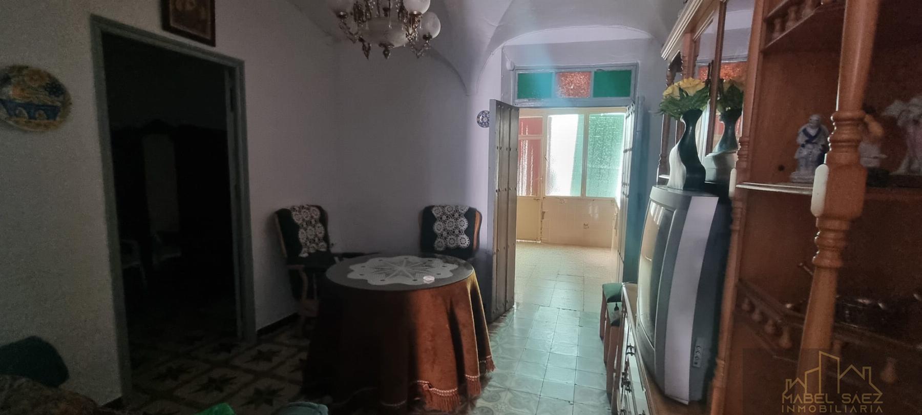 For sale of house in Mirandilla