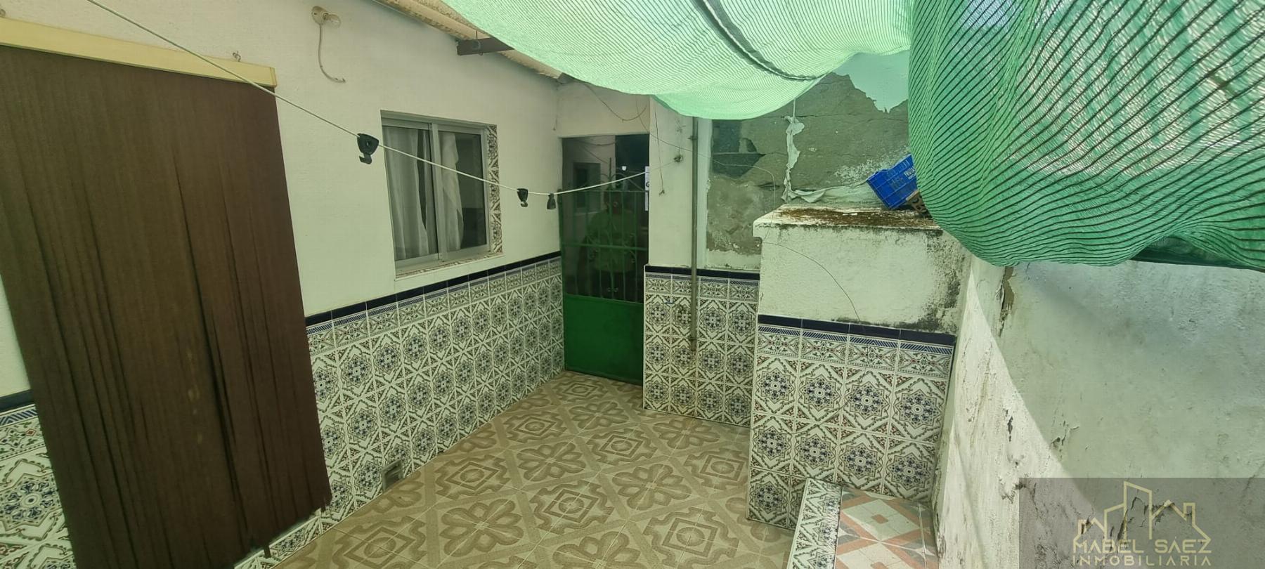 For sale of house in Mirandilla