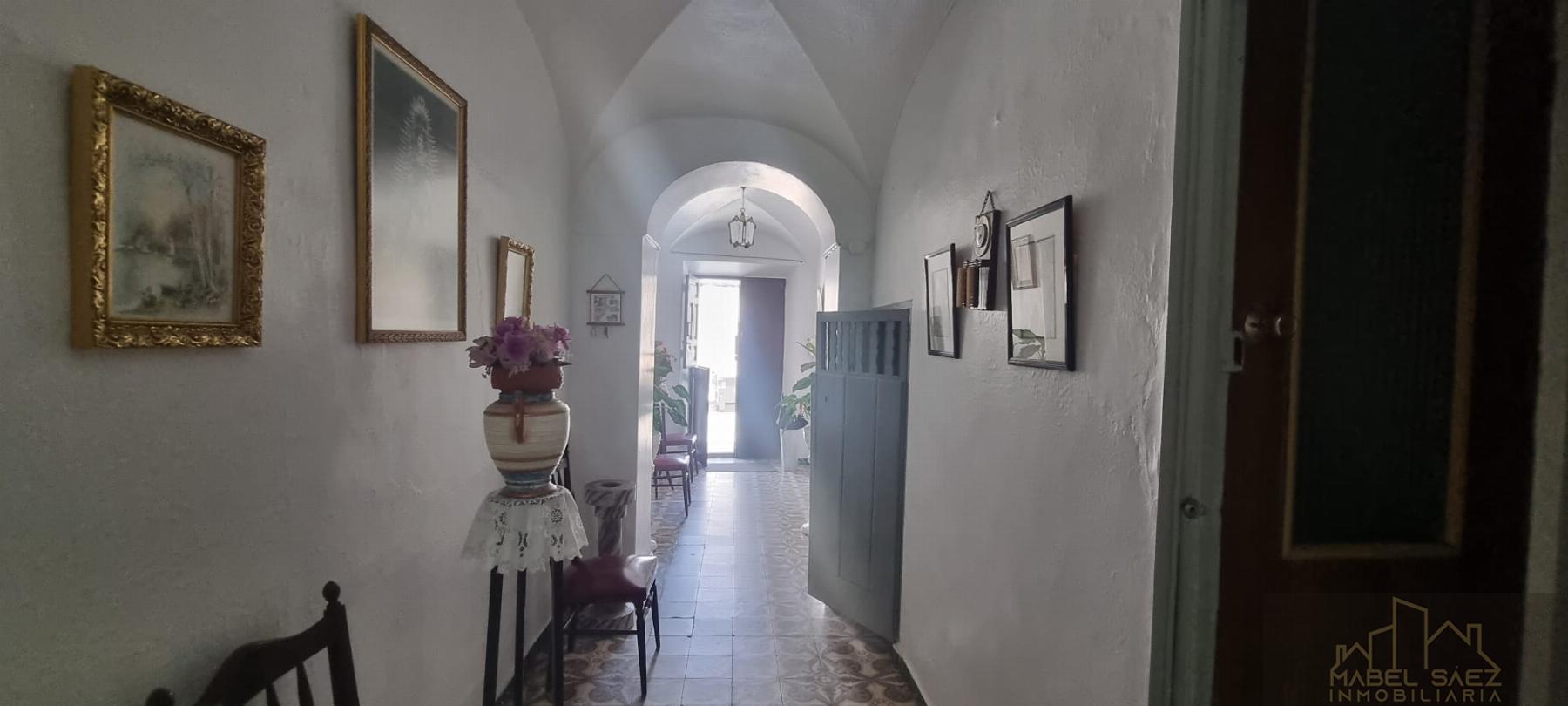 For sale of house in Mirandilla