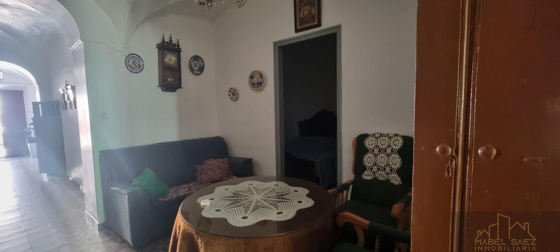 For sale of house in Mirandilla