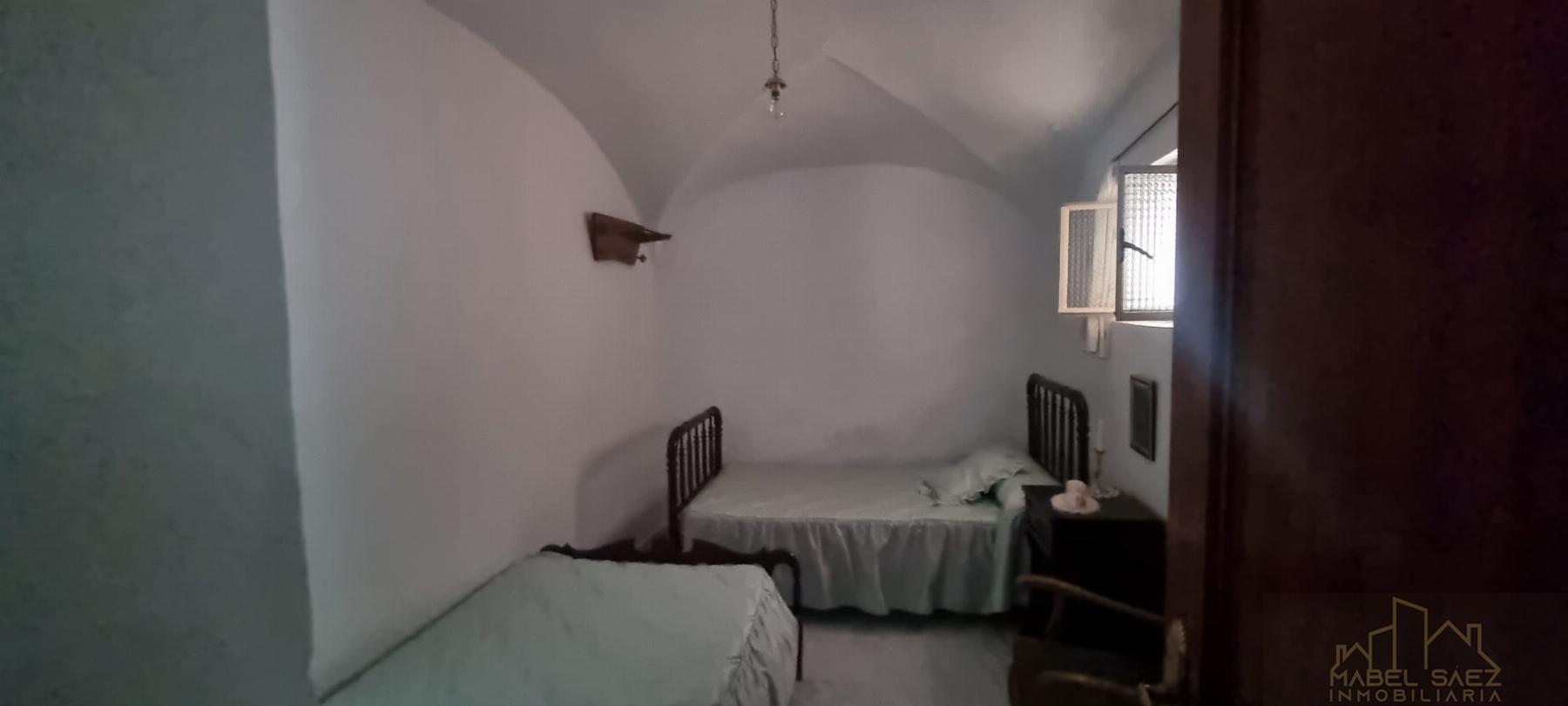 For sale of house in Mirandilla