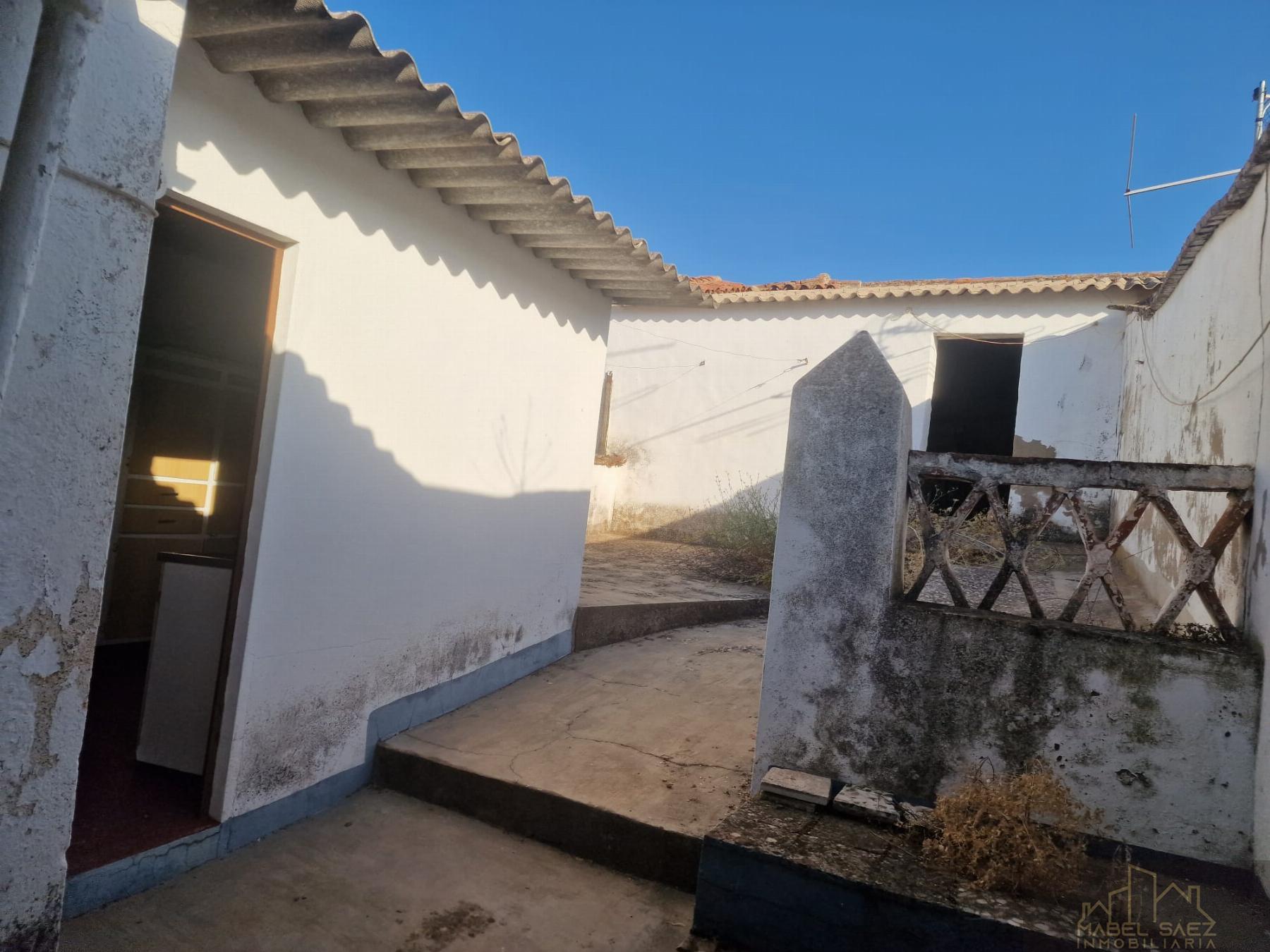 For sale of house in Malcocinado