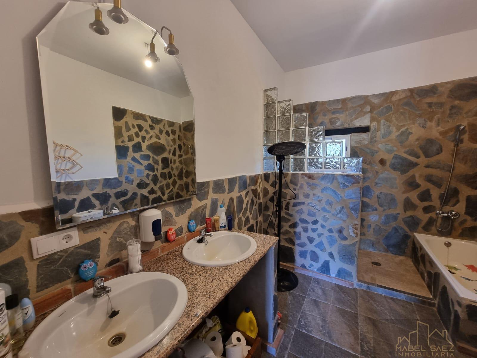 For sale of rural property in Mirandilla