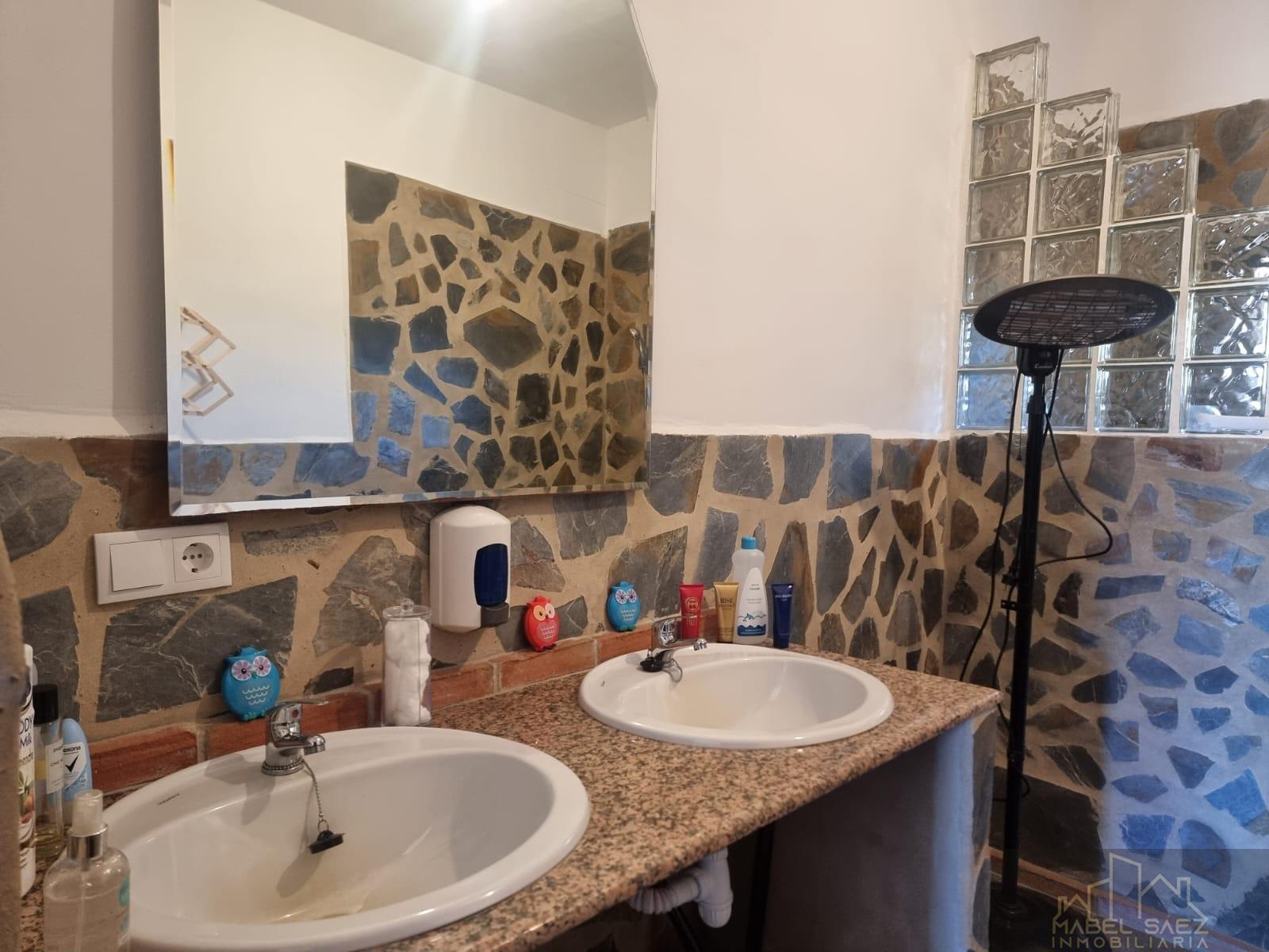 For sale of rural property in Mirandilla