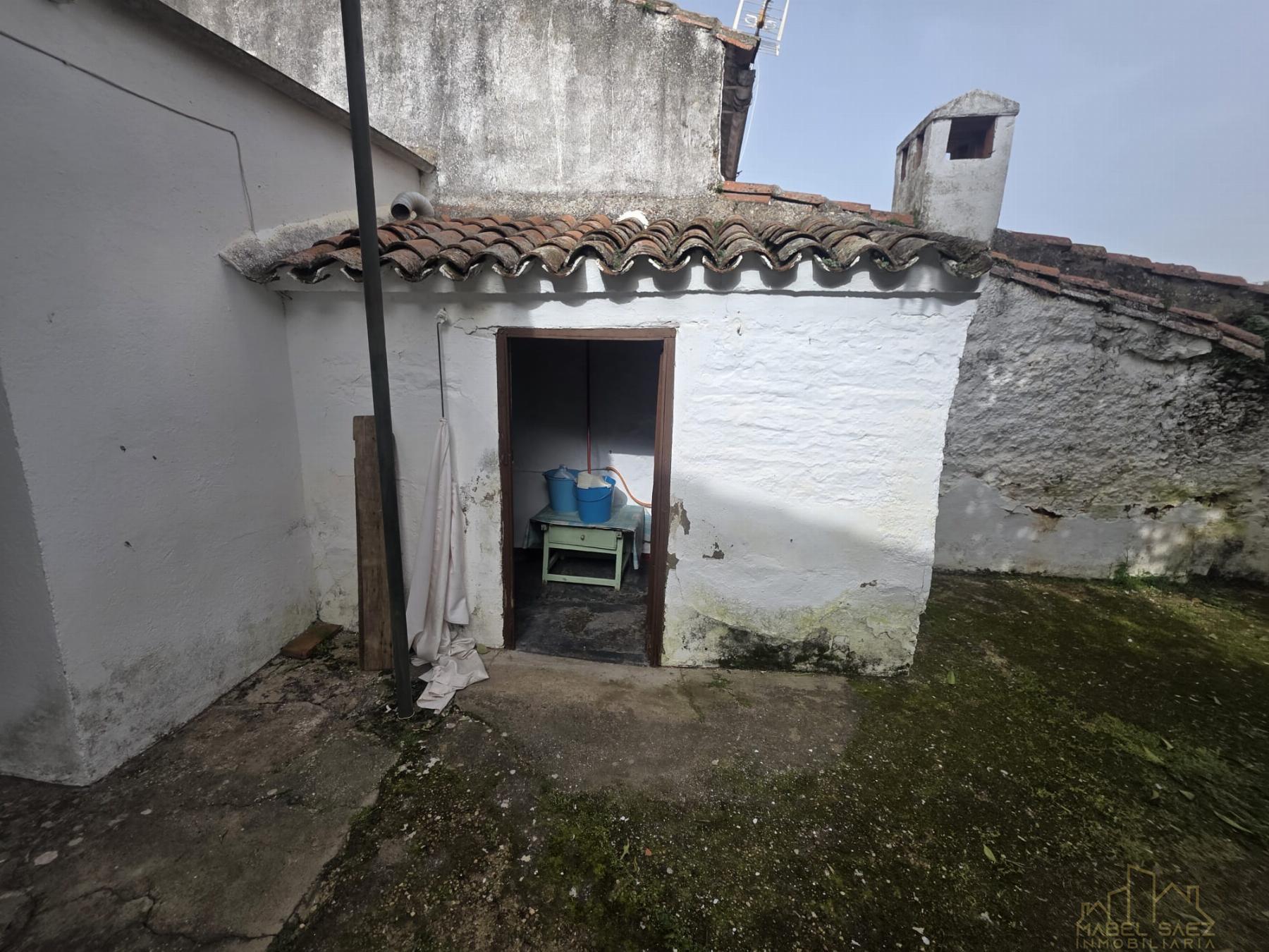 For sale of house in Malcocinado