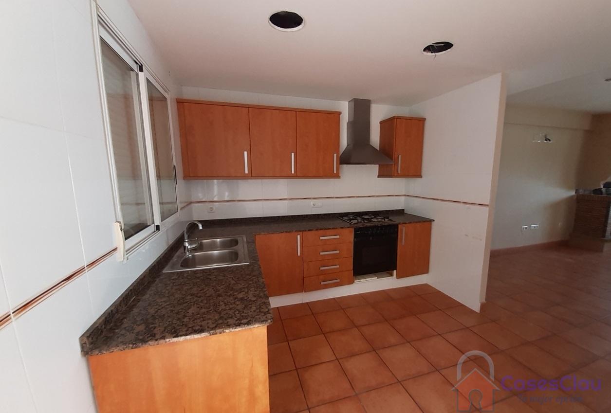 For sale of chalet in Almazora