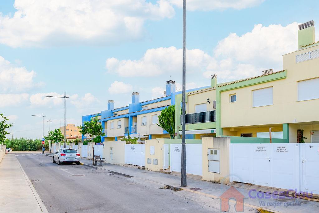 For sale of chalet in Almazora