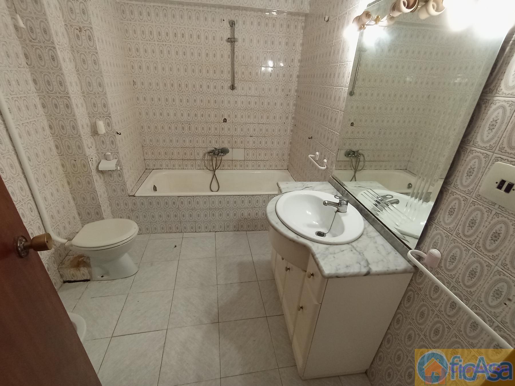 For sale of flat in Castellón