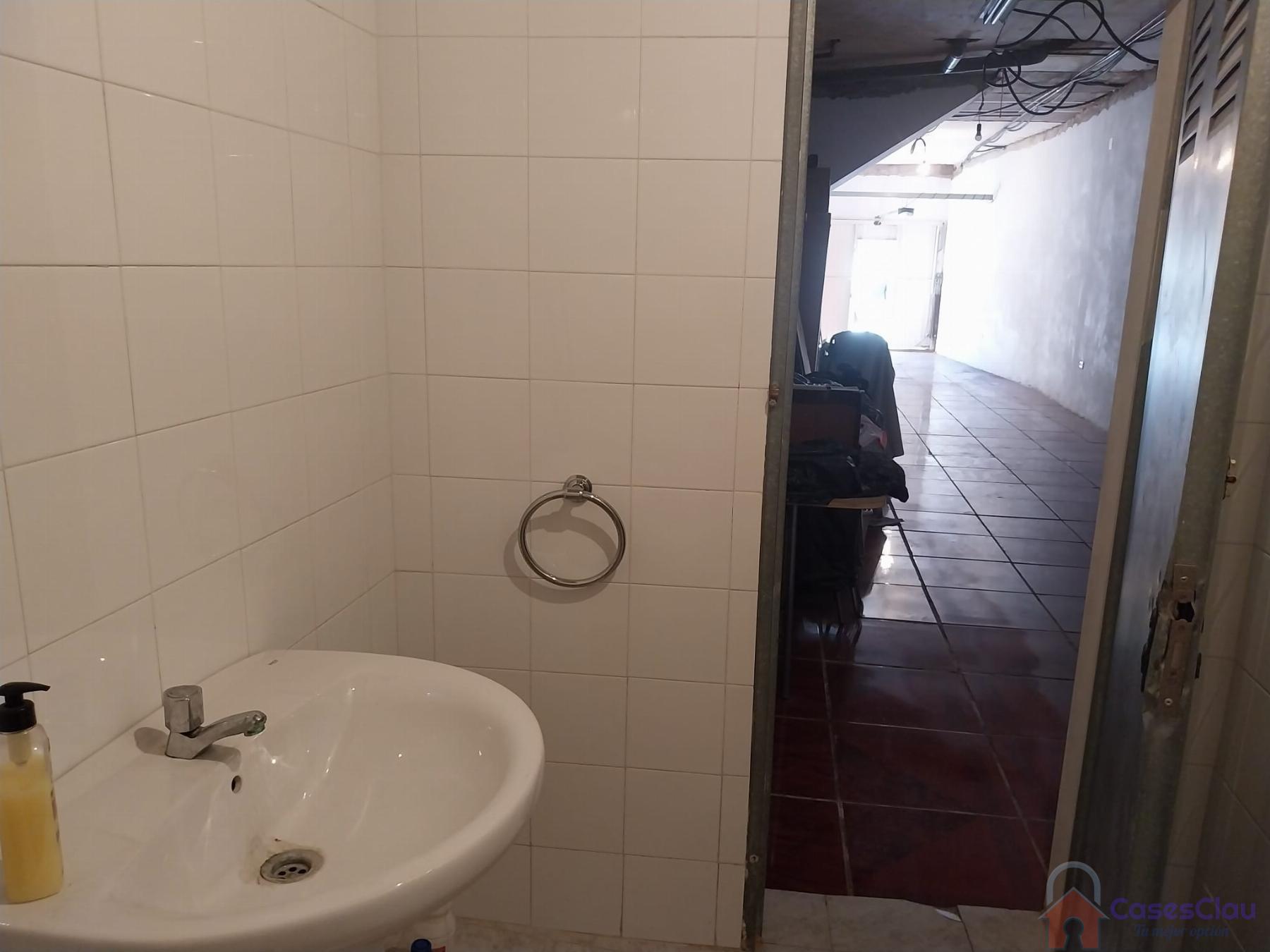 For rent of commercial in Castellón
