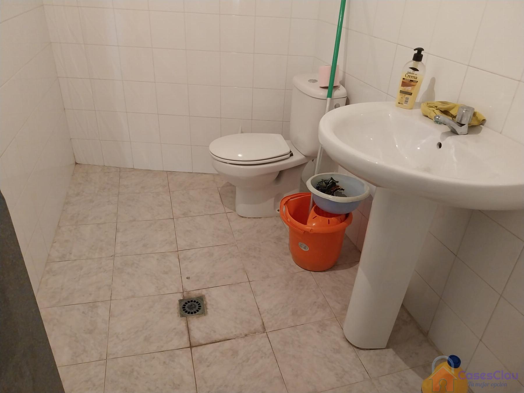 For rent of commercial in Castellón