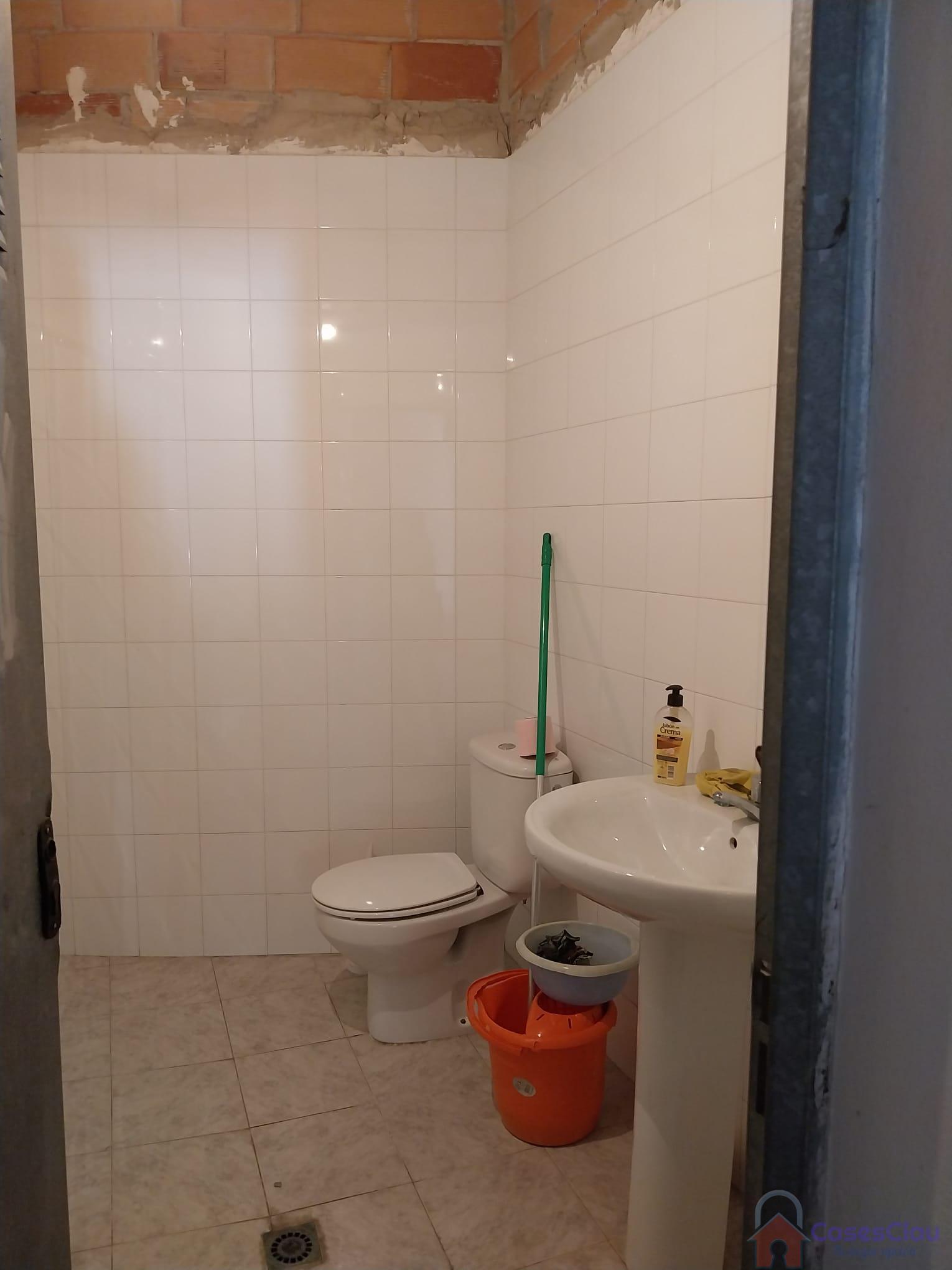 For rent of commercial in Castellón