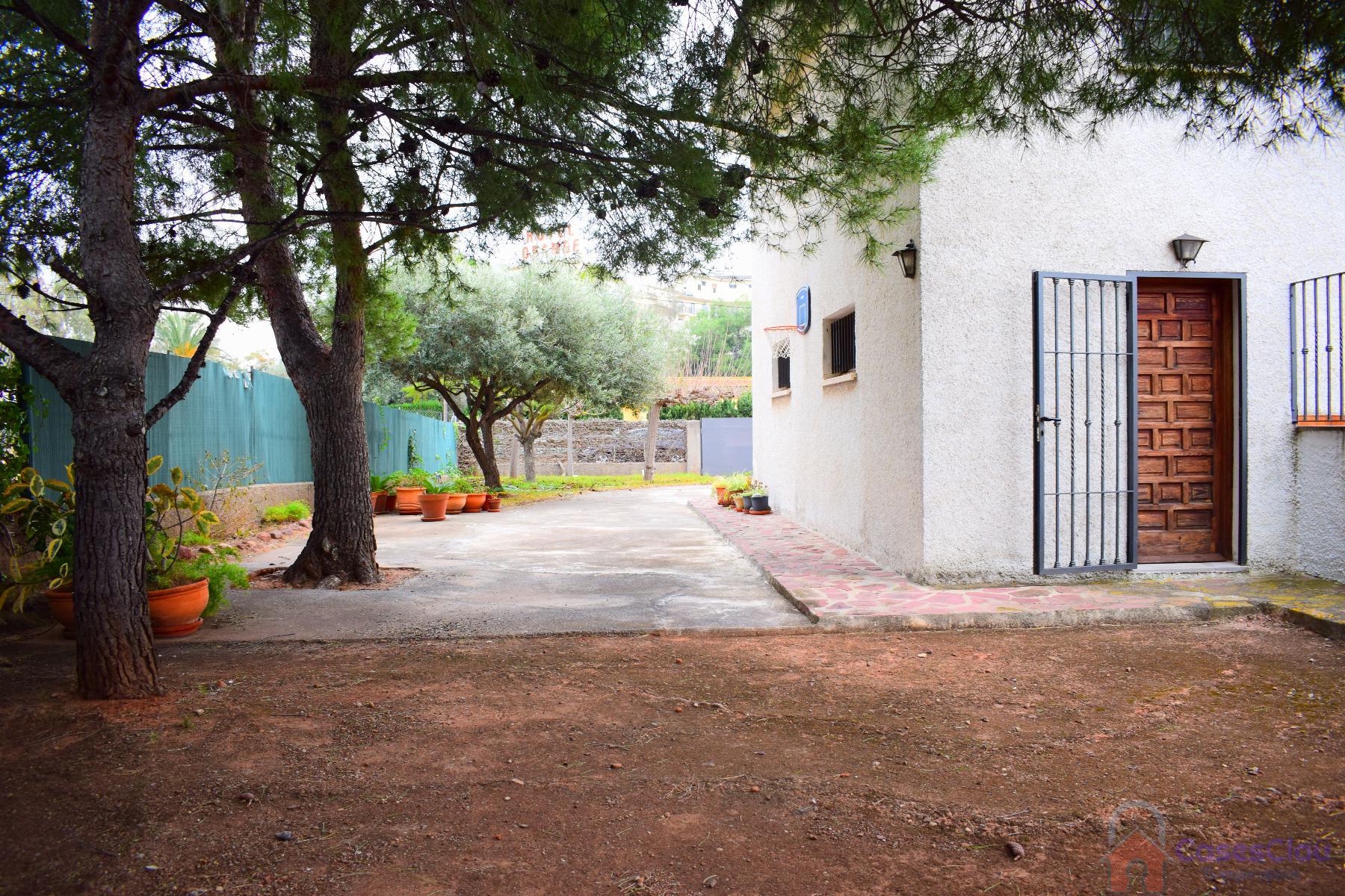 For sale of villa in Benicasim