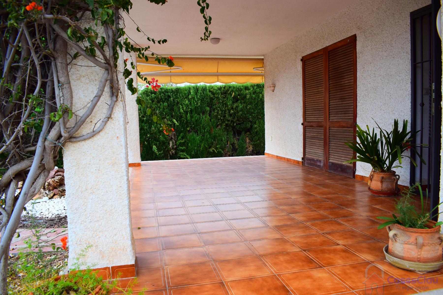 For sale of villa in Benicasim