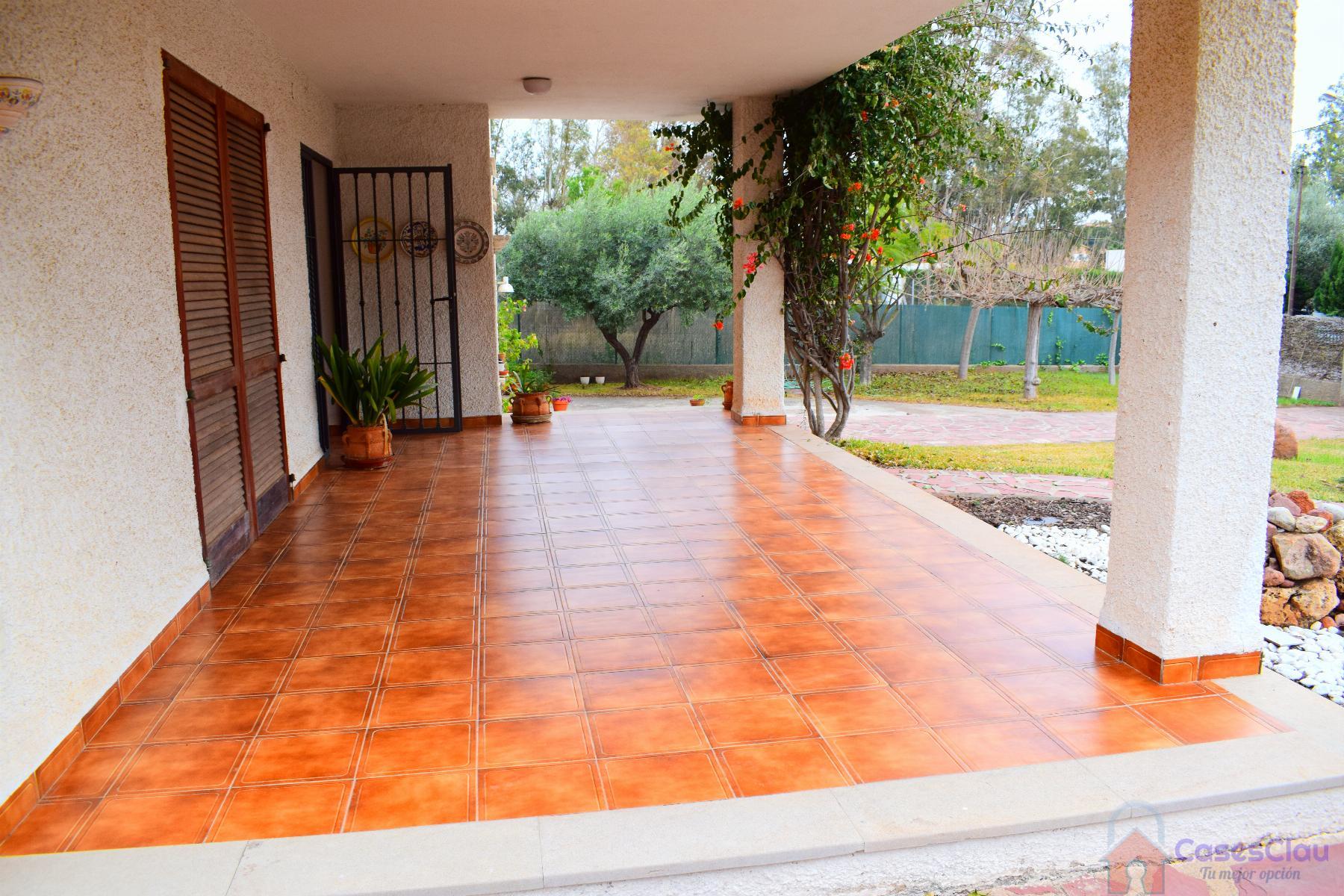For sale of villa in Benicasim