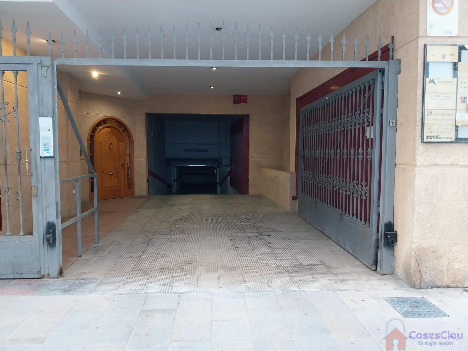 For sale of garage in Castellón