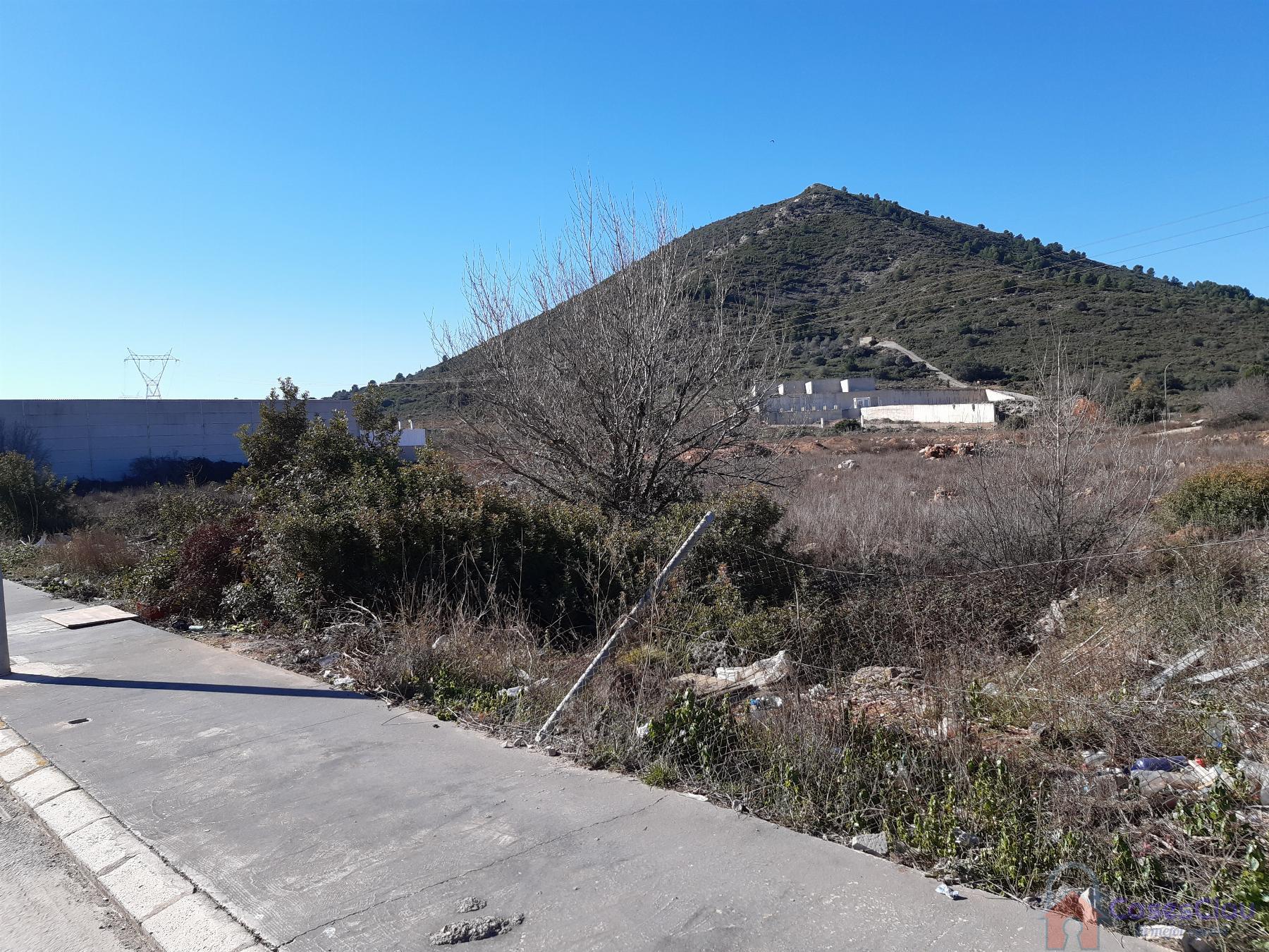 For sale of land in Cabanes