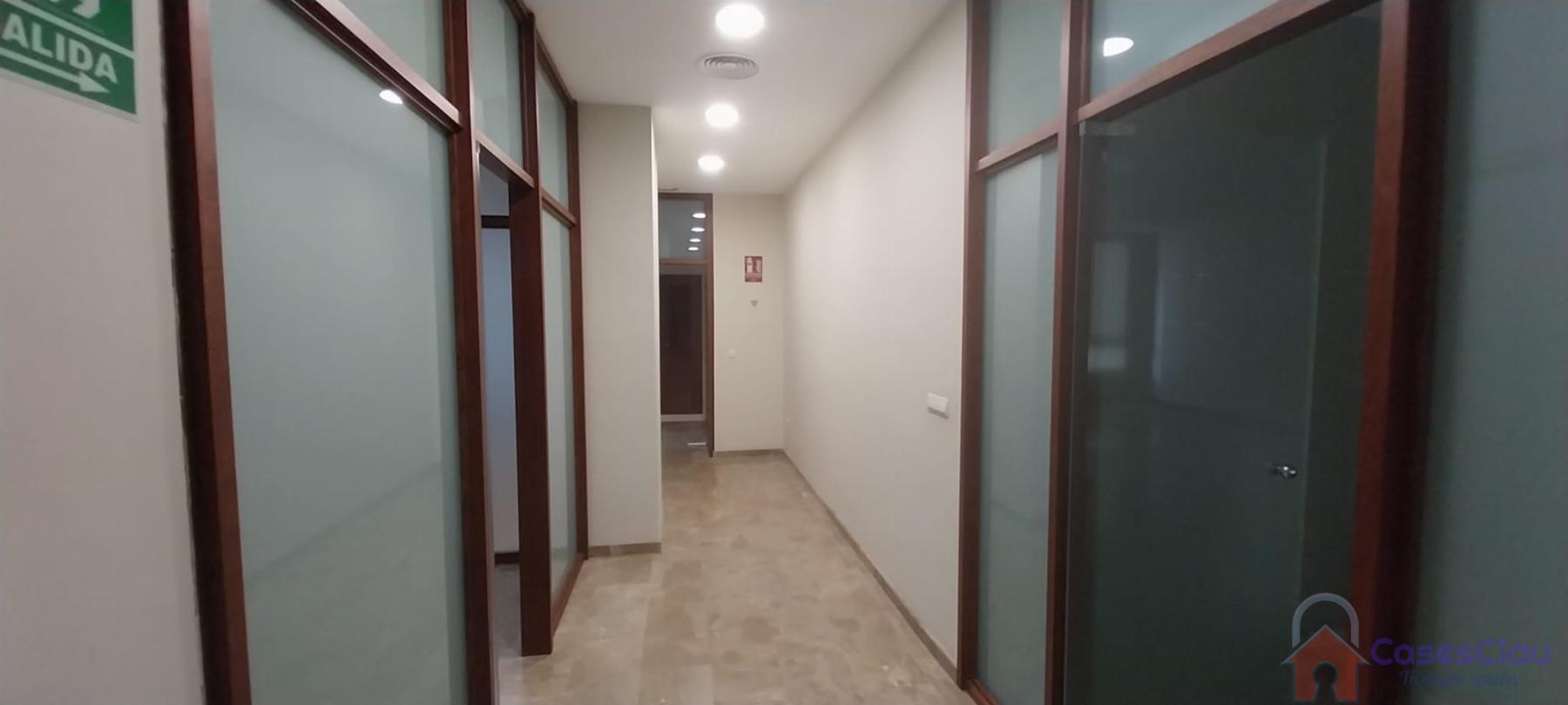 For rent of office in Valencia