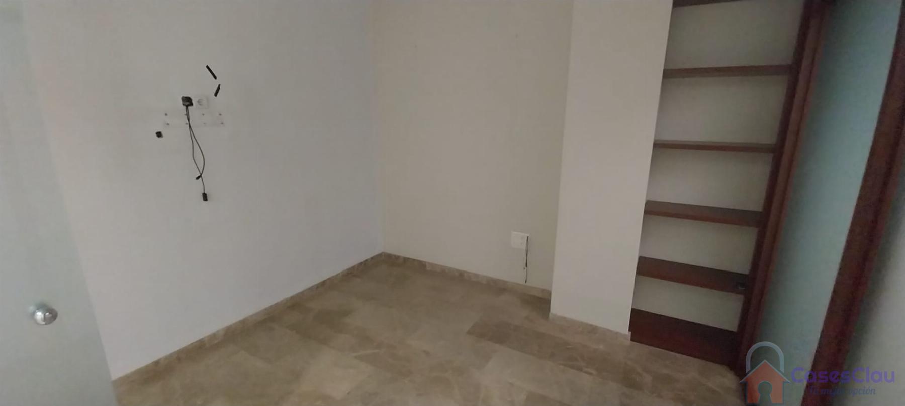 For rent of office in Valencia
