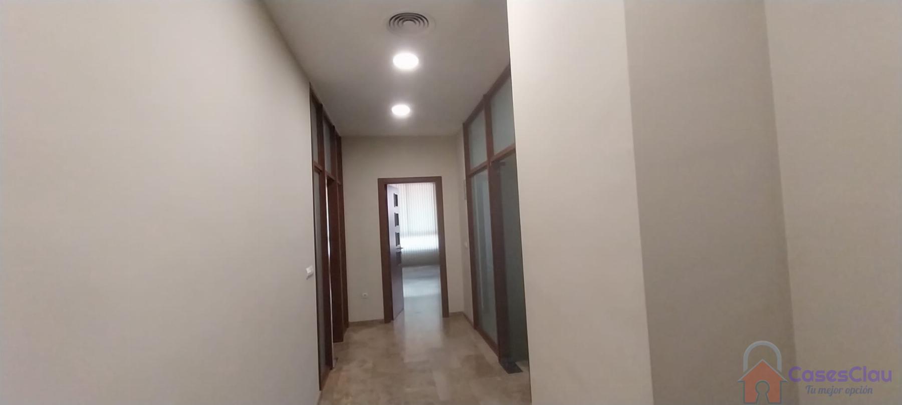 For rent of office in Valencia