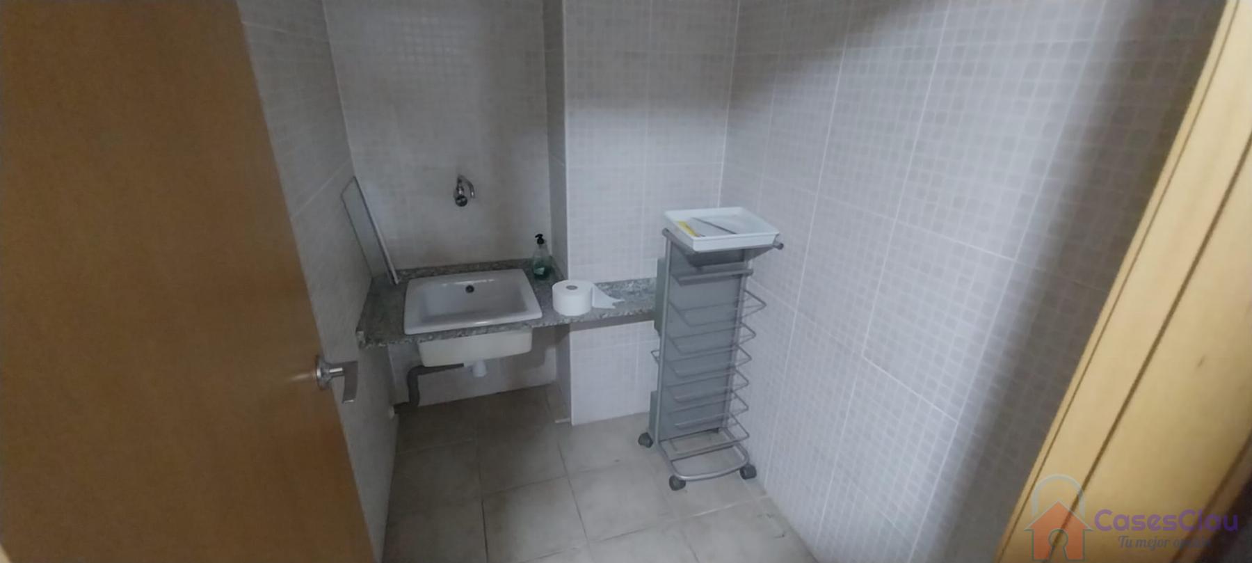 For rent of office in Valencia
