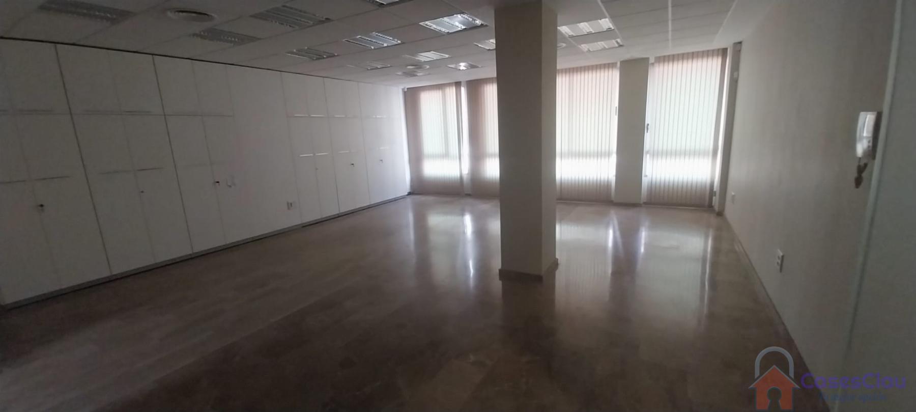 For rent of office in Valencia
