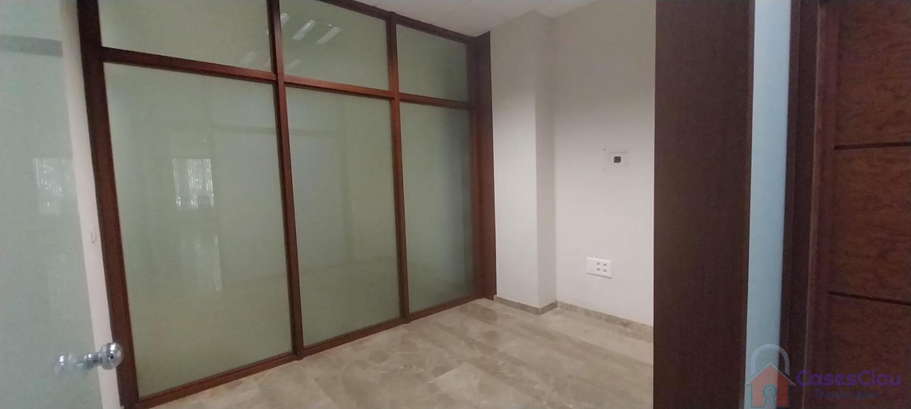 For rent of office in Valencia