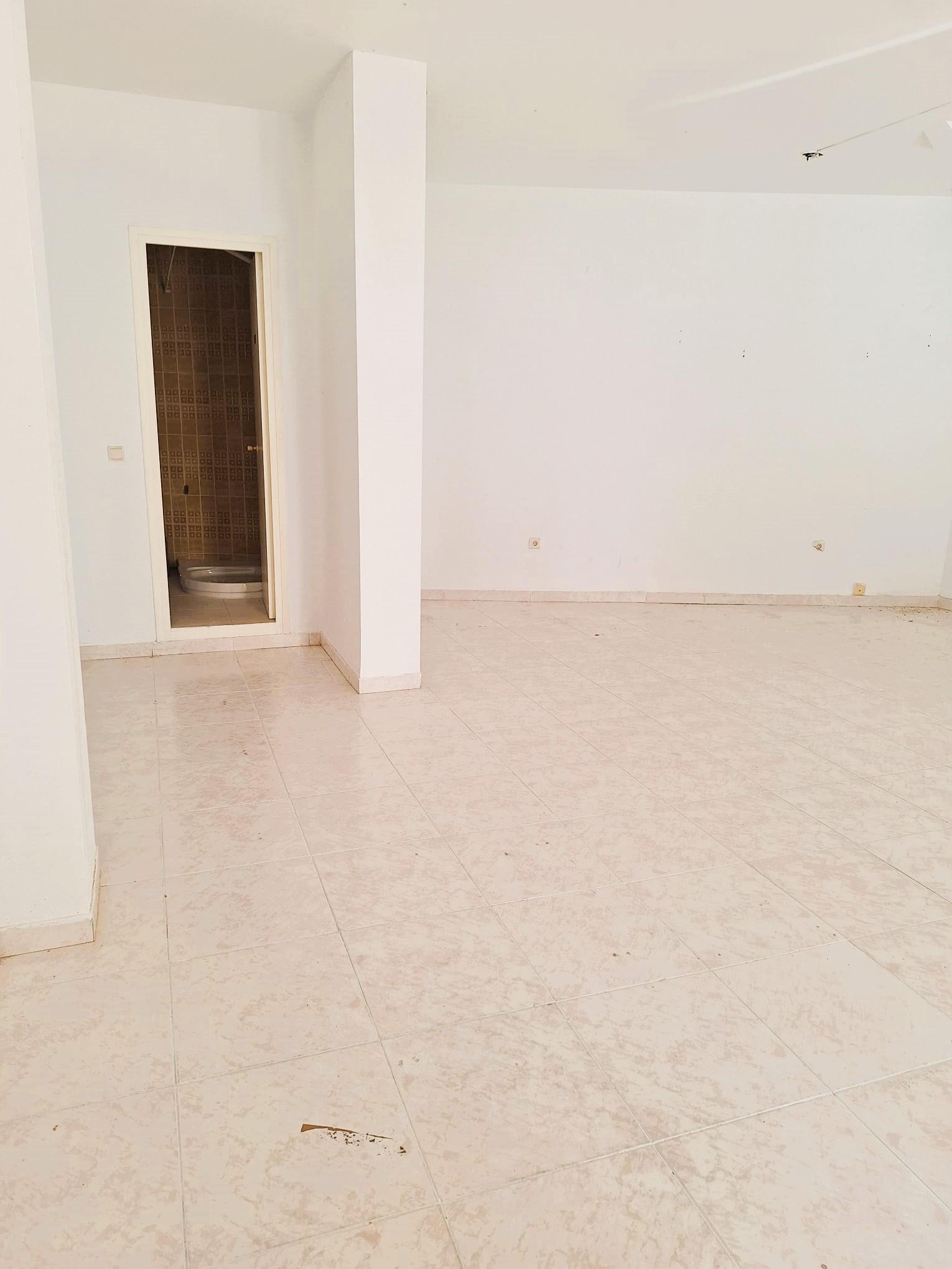 Venta de local en Coma - Ruga