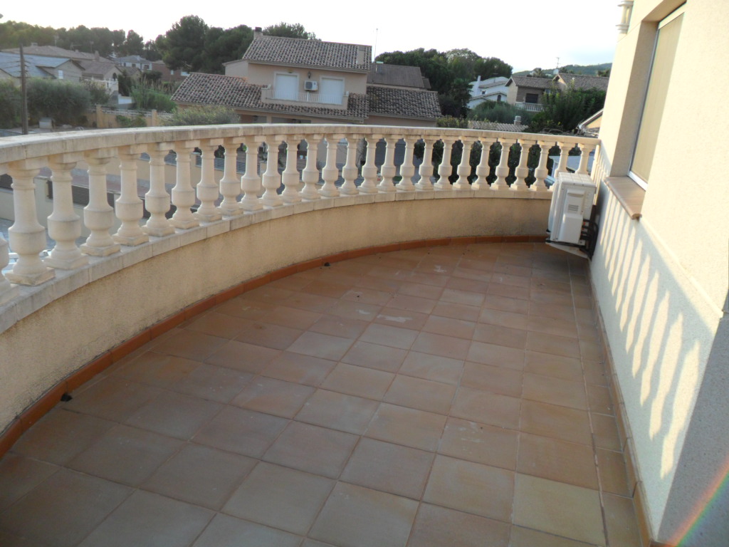 For sale of house in Coma - Ruga