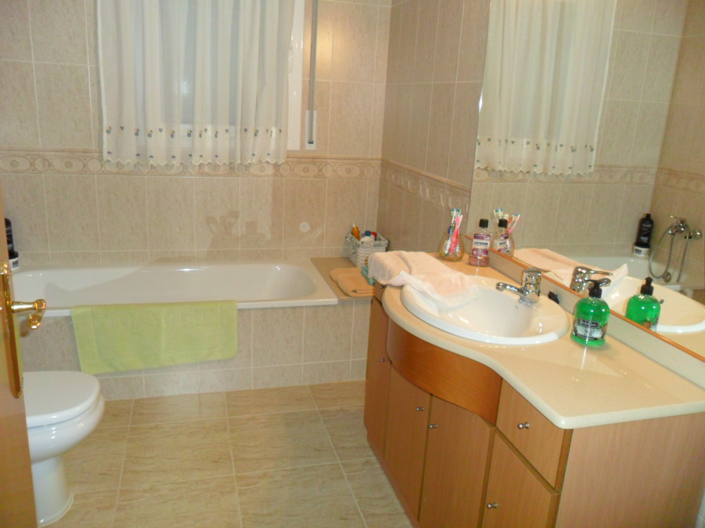 For sale of house in Coma - Ruga