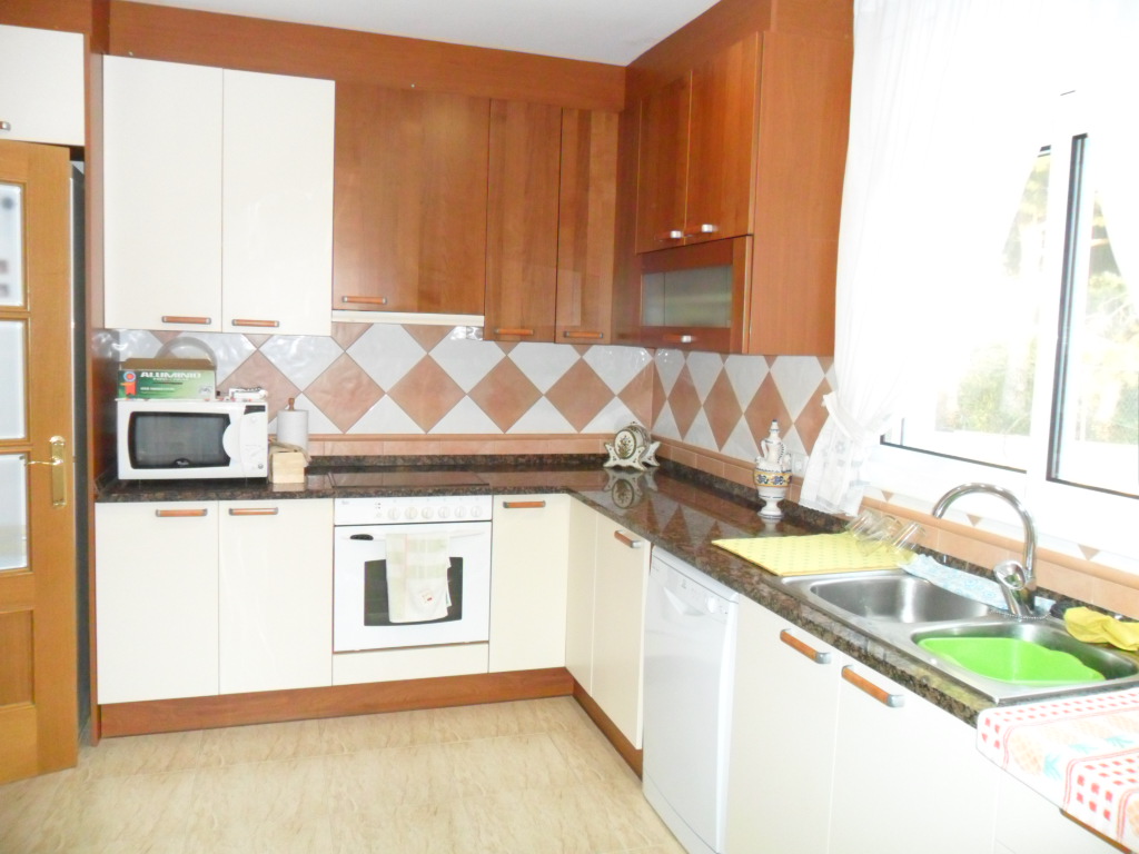 For sale of house in Coma - Ruga