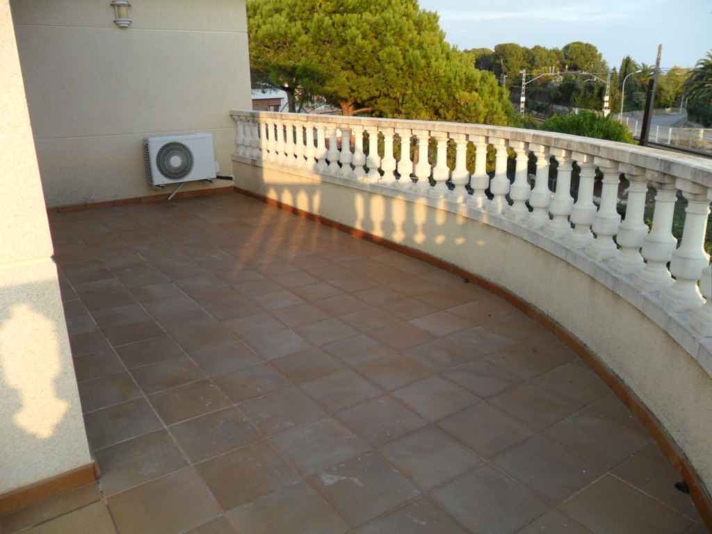 For sale of house in Coma - Ruga