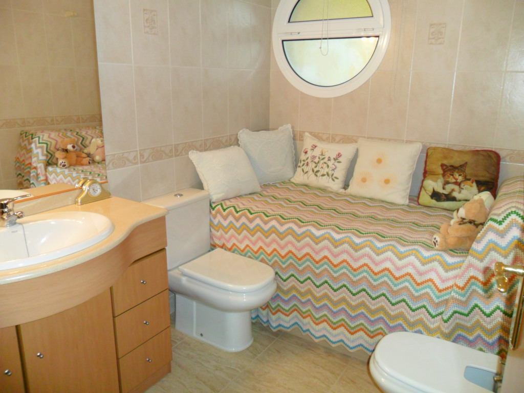 For sale of house in Coma - Ruga