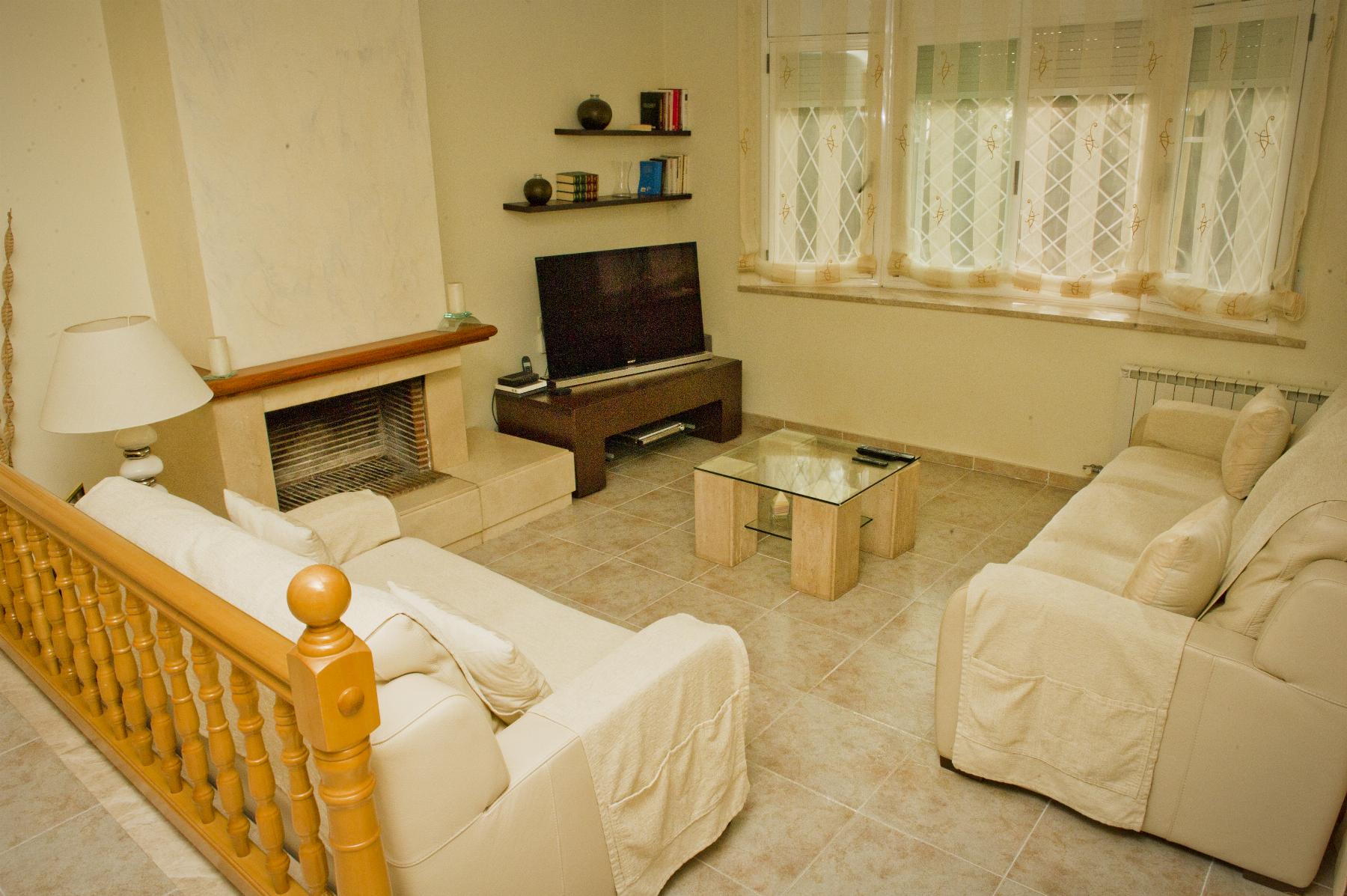 For sale of house in Coma - Ruga